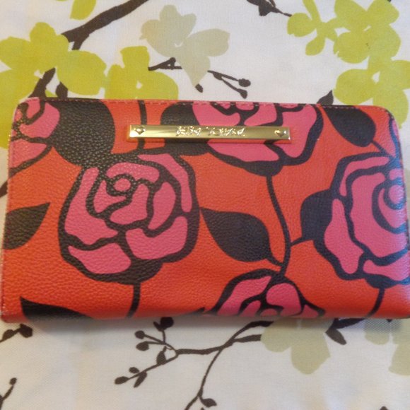 Betsey Johnson Red Rose Floral Wristlet Wallet - Picture 1 of 10
